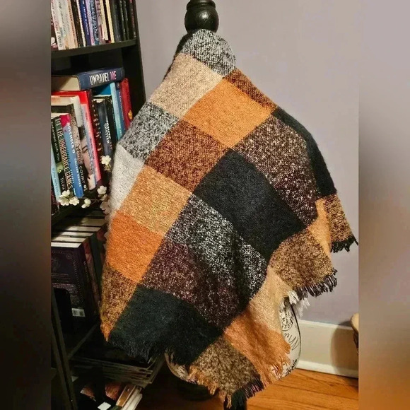 Women's Sonoma Plaid‎ Scarf - Picture 2 of 5